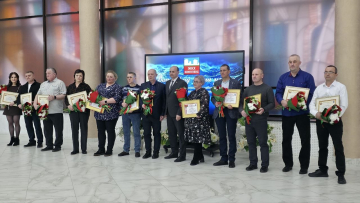 Заслуженные награды лучшим работникам ЖКХ вручили во Дворце культуры!